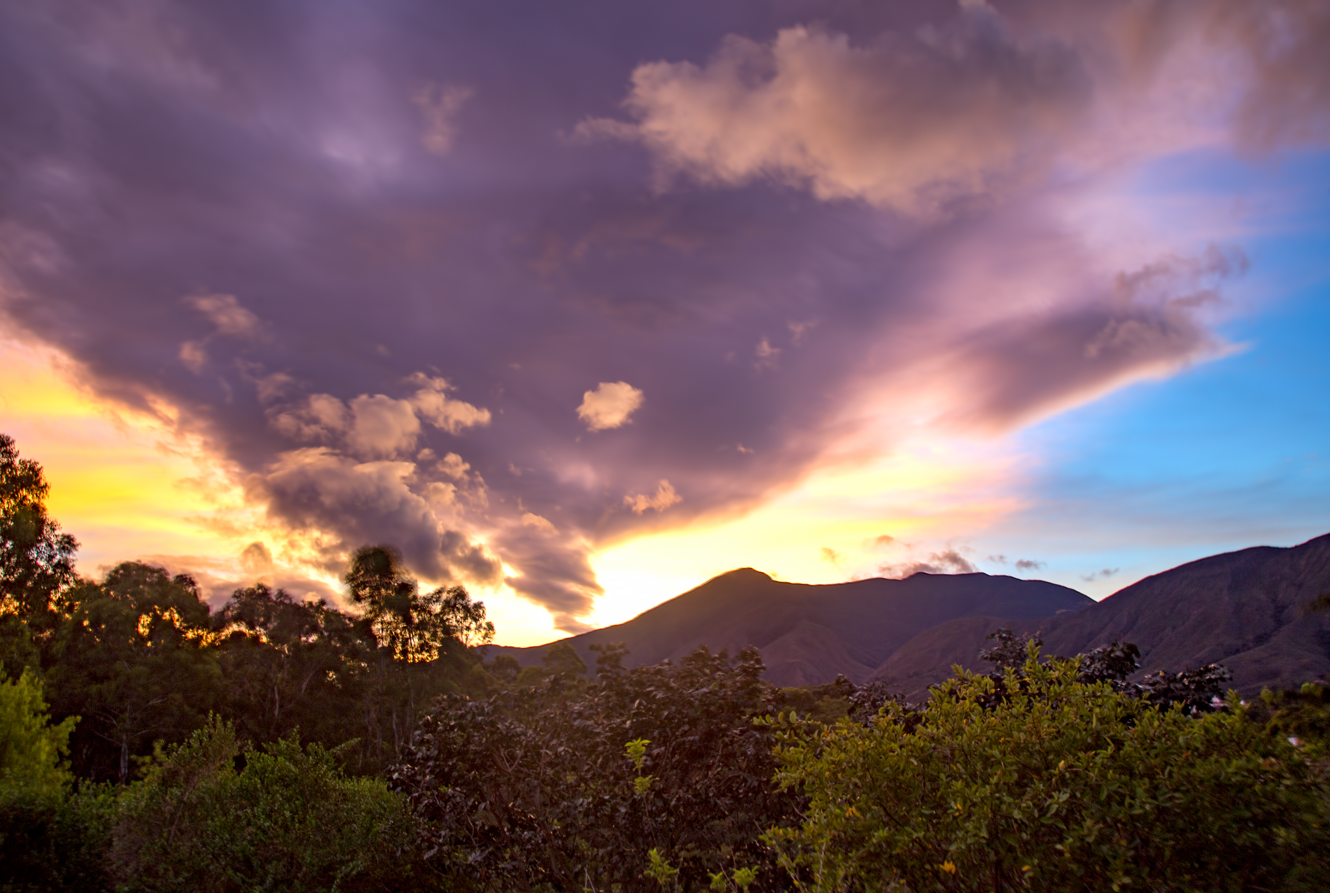 The first sun beams lighting the cluds over Iguaque mountain.jpg